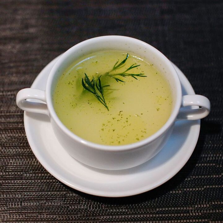 Chicken broth is included in the diet of 6 petals on the third day of the diet