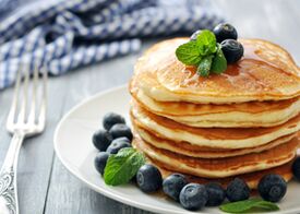 You can have breakfast following the kefir diet with delicious diet pancakes