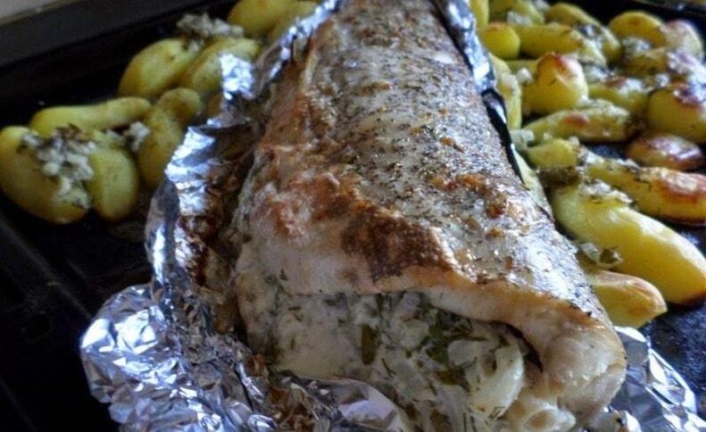 A delicious lunch option for pancreatitis is pike perch baked in foil. 